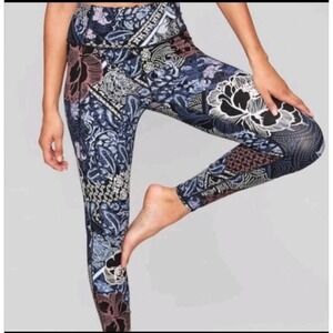 Athleta Floral Patchwork Salutation 7/8 Leggings Women's XL 869285 Athleisure